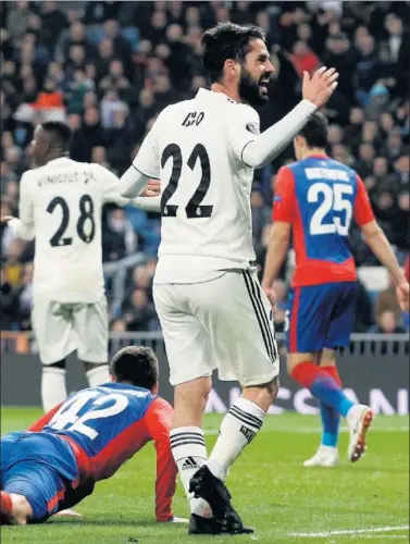  ??  ?? “¡QUÉ QUERÉIS!”. En este instante, Isco se encaró con el público del Bernabéu después de ser silbado.