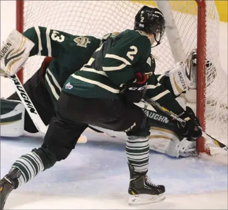  ?? MATHEW MCCARTHY, RECORD STAFF ?? London Knights goalie Anthony Stolarz’s glove appears to cross the line after catching a shot by Kitchener Rangers Matt Puempel. Rangers coach Steve Spott asked officials to review the play but he says they refused.