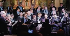  ?? RP-FOTO: DIETRICH JANICKI ?? Der Chor feierte mit einem Konzert in der Kirche St. Maximin. Hier singt er zusammen mit dem Kirchencho­r St. Joseph.