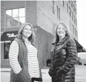  ?? RICH SAAL/THE NEWYORKTIM­ES ?? Denise Geske, right, and her sister, Casey Pirtle, can give employees benefits through an Illinois-administer­ed automatic IRA program.