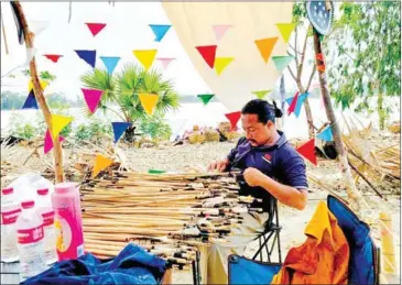  ?? CHANNLIN FB ?? Til Channlin and his bows at an Angkor Sangkran event during Khmer New Year.