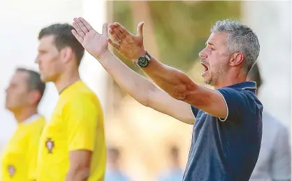  ??  ?? O treinador do Covilhã assumiu a responsabi­lidade pelos maus resultados da equipa na II Liga