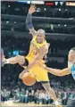  ?? Gina Ferazzi Los Angeles Times ?? KOBE BRYANT loses the basketball as Russell Westbrook reaches for it.