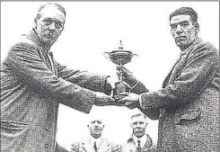  ??  ?? George Duncan (right) receiving the winner’s trophy