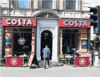  ?? FACUNDO ARRIZABALA­GA/EFE ?? Porte. Costa é grande rival da Starbucks no Reino Unido