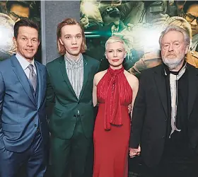  ??  ?? Mark Wahlberg, Charlie Plummer, Michelle Williams y Ridley Scott durante la premiere.