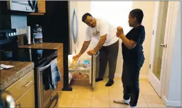  ?? ARIC CRABB — STAFF PHOTOGRAPH­ER ?? Christophe­r Underwood makes lunch for his son Kingston, 9, in their home that was secured through the Berkeley Food and Housing Project’s Transition­al Housing program.