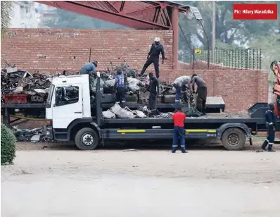  ?? ?? Scrap metal dealers offload scrap metal for resale from a truck along Ndlela Way in Granitesid­e, Harare, yesterday
Pic: Hilary Maradzika