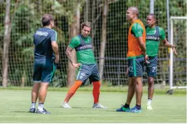  ?? FOTO JUAN ANTONIO SÁNCHEZ ?? El capitán de Nacional, Alexis Henríquez, fue quien tomó la vocería de los jugadores frente al tema.