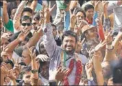 ?? SATISH BATE/HT ?? Congress’ Gyasuddin Habibuddin Shaikh celebrates after winning the Dariapur assembly seat, in Ahmedabad on Monday.