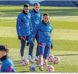  ?? RODRIGO JIMÉNEZ / EFE ?? Cunha, Lemar y Correa, durante un ejercicio.