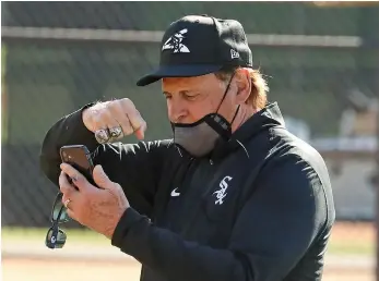  ?? JOHN ANTONOFF/SUN-TIMES ?? White Sox manager Tony La Russa displays his World Series rings on a cellphone call.