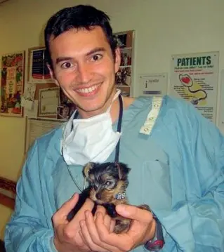  ??  ?? Gabriele Baldini, 40 anni, fiorentino, anestesist­a. È partito per Montreal, in Canada, nel 2008. Ora insegna alla McGill University