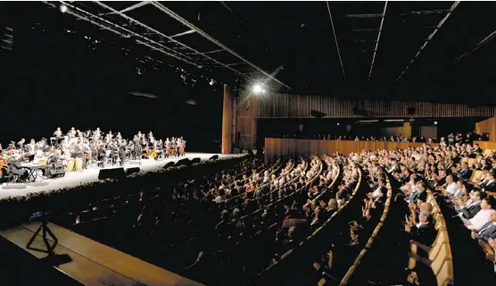  ?? JORGE GONZÁLEZ ?? Durante el acto de apertura se presentó el espectácul­o Alegría mexicana, del tenor Fernando de la Mora.