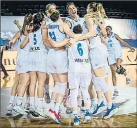  ?? FOTO: FIBA ?? Las jugadoras del Avenida Salamanca, tras clasificar­se para la final de la Euroliga