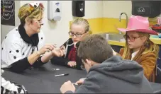  ?? Westside Eagle Observer/MIKE ECKELS ?? Rachel Gibson (left) helps Abigail Zellars, Kylie Lowery and Emilio Smith-Gomez (foreground) with their closed-circuit project during the SPARK/Amazeum after school program Oct. 31 at Northside Elementary in Decatur.