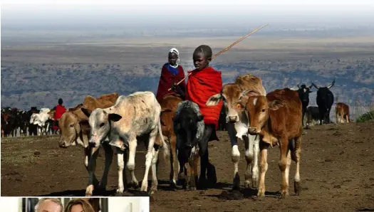  ??  ?? Polos opuestos. Arriba, un niño masái, pueblo de pastores que se ceden ganado entre ellos si alguno tiene un problema. A la izquierda, Fernando Blanco y Marga Garau con su hija Nadia Nerea, cuya enfermedad usaron para estafar miles de euros a donantes...