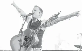  ??  ?? Kiefer Sutherland performs during Stagecoach Music Festival in Indio, California.