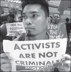  ?? EDD GUMBAN ?? Militant groups hold placards during their protest rally in front of the Department of Justice in Manila yesterday.