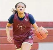  ?? Michael Wyke/Contributo­r ?? Jorynn Ross said she needed to play stronger after transferri­ng to Summer Creek from a private school.