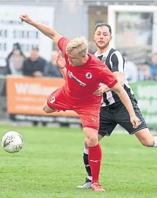  ?? ?? Fraserburg­h’s Bryan Hay battles for the ball with Bonnyrigg’s Keiran McGachie.