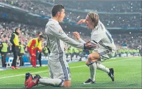  ?? FOTO: GETTY ?? Modric ha cogido el ‘10’ que ha dejado vacante James El croata lucía el número ‘19’