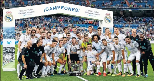  ??  ?? VIGENTE CAMPEÓN. El Madrid derrotó a la Fiorentina por 2-1 en la edición del Trofeo Bernabéu celebrada la temporada pasada.