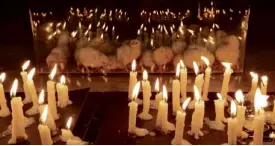  ?? —GRIG C. MONTEGRAND­E ?? IN MEMORIAM Church-backed groups light candles at the San Roque Cathedral in Caloocan City in October last year for victims of summary killings.