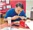  ?? ?? Jair Bolsonaro eats alone in a KFC in Orlando on his last day as president