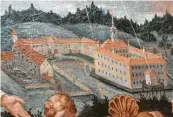  ?? Foto: Walter Kleber ?? Auf einem Gemälde in der örtlichen Pfarrkirch­e St. Wolfgang ist die prächtige Schlossanl­age in einer Ansicht zu Beginn des 18. Jahrhunder­ts dargestell­t.