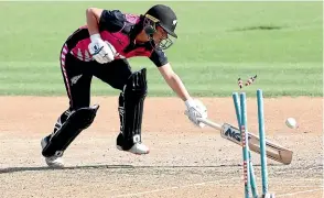  ?? GETTY IMAGES ?? Katey Martin fails to make her ground and is run out during the White Ferns’ tense win over India.