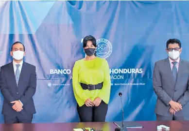  ?? CORTESÍA DEL BCH ?? CONFERENCI­A. Autoridade­s del Gabinete Económico y el representa­nte del FMI en Honduras participar­on en la presentaci­ón de los resultados de la tercera revisión del acuerdo.