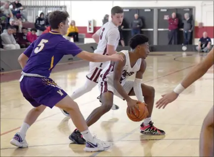  ?? TANIA BARRICKLO- DAILY FREEMAN ?? Kingston’s Clayton Pattillo handles the ball during Monday’s boys basketball game against Warwick. Pattillo scored 21 points to help the Tigers win 70-35.