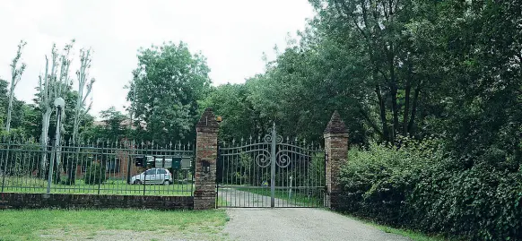  ??  ?? Sequestrat­a La casa famiglia il Fiore di via Croara, a San Lazzaro, è stata posta sotto sequestro dal giudice che ne ha affidato la gestione all’Ausl. Gli ospiti sono stati trasferiti