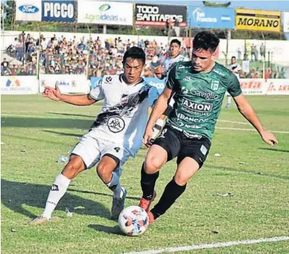  ?? PRENSA SPORTIVO BELGRANO ?? LISTO PARA CRECER. Tomás Attis, con la camiseta de Sportivo Belgrano, en el Torneo Federal. Desde allí quiere volver a crecer.