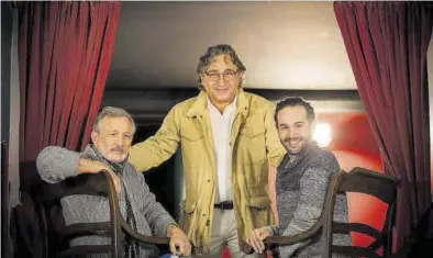  ?? CHUS MARCHADOR ?? Joaquín Murillo, Javier Segarra y Luisal Martu, artífices de ‘La hora de Mario’.