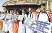  ?? ARVIND YADAV/HT FILE ?? AIADMK leaders raise slogans demanding constituti­on of Cauvery Management Board at the Parliament.