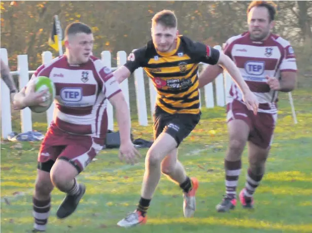  ?? Tim Taylor ?? Action from Rochdale’s Lancs/Cheshire Division 1 win against Leigh at the weekend