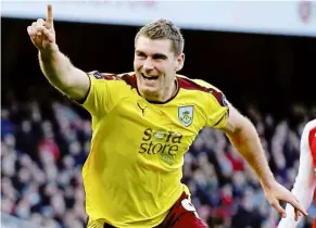  ?? — reuters ?? Leaving it late: Sam Vokes scored the winning goal for Burnley in the 70th minute against Hull on Saturday.