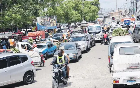  ??  ?? El mercado de la Duarte fue sometido a medidas de controles para evitar el contagio del coronaviru­s.