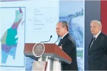  ??  ?? El secretario de Marina, almirante José Rafael Ojeda, explicó que han logrado limpiar de sargazo cuatro playas de Quintana Roo, como Cancún.