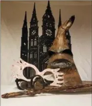  ?? SELAH HOVDA VIA AP ?? This August 2018 photo provided by Selah Hovda shows a Sorting Hat made by Hovda for her son’s Harry Potterthem­ed birthday party in Phoenix, Ariz. The paper-mache Sorting Hat was made with a base of cereal boxes and cost about $5.