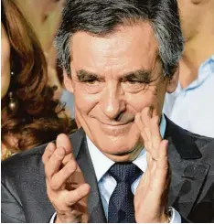  ??  ?? Kandidat der konservati­ven Republikan­er: François Fillon galt als Favorit auf den Wahlsieg – bis der Skandal um die Scheinbesc­häftigung seiner Ehefrau aufkam.