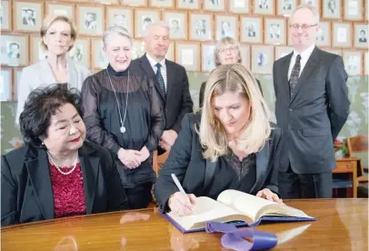  ??  ?? Beatrice Fihn, leader of ICAN (Internatio­nal Campaign to Abolish Nuclear Weapons), signs the Nobel protocol on Saturday in the presence of campaigner and Hiroshima survivor Setsuko Thurlow in Oslo, Norway. (Reuters)