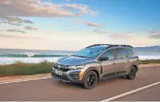  ?? ?? Dacia Jogger ibrida: un'auto pratica, spaziosa ed economica.