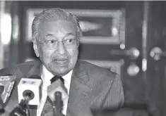  ?? — Bernama photo ?? Dr Mahathir says oil palm and rubber trees came from foreign countries, but were developed in Malaysia to become the nation’s major export commoditie­s.