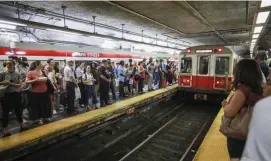  ?? NICOLAUS CZARNECKI / HERALD STAFF FILE ?? PACKED IN: Passengers crowd the Red Line platform at Park Street station on July 10, in the aftermath of a derailment that has had lingering effects.