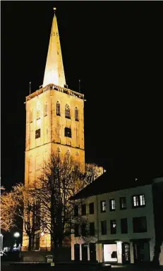  ?? RP-FOTO: MARTIN RÖSE ?? Der Turm der Kirche St. Remigius wurde um 1350 gebaut. Die Fassade des Gebäudes wird nicht renoviert.