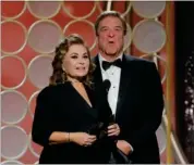  ?? FOTO: AP ?? Roseanne Barr og John Goodman på scenen.