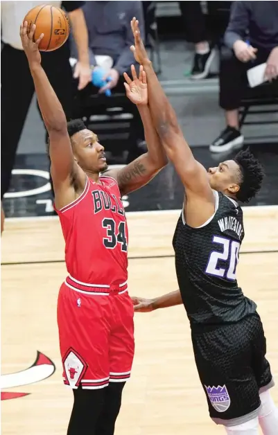  ?? NAM Y. HUH/AP ?? Bulls center Wendell Carter Jr. shoots over Kings center Hassan Whiteside in the first half Saturday night.